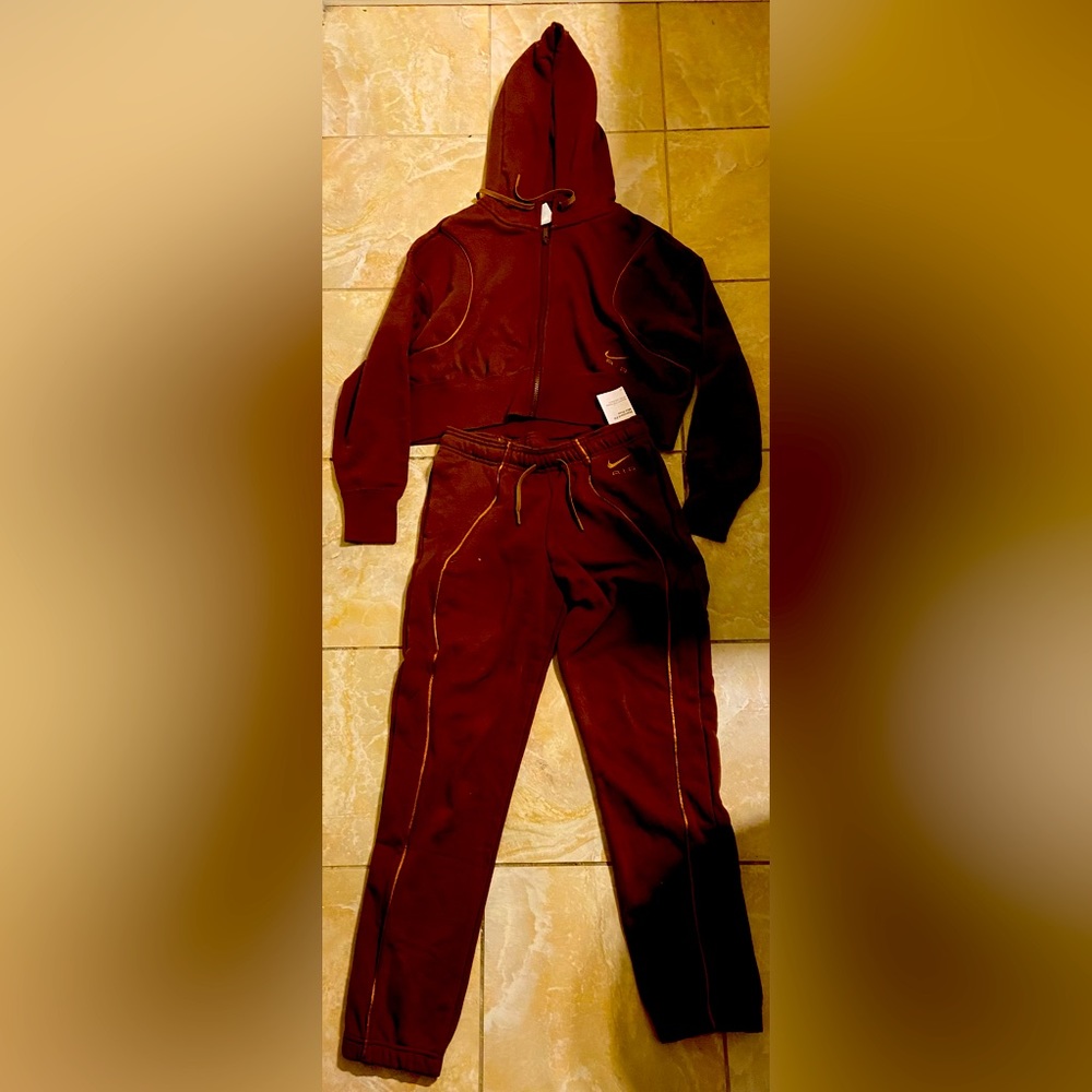 Women’s Nike Air sweatsuit. Unworn and new with tags.